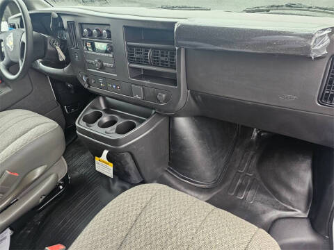 2025 Chevrolet Express 3500