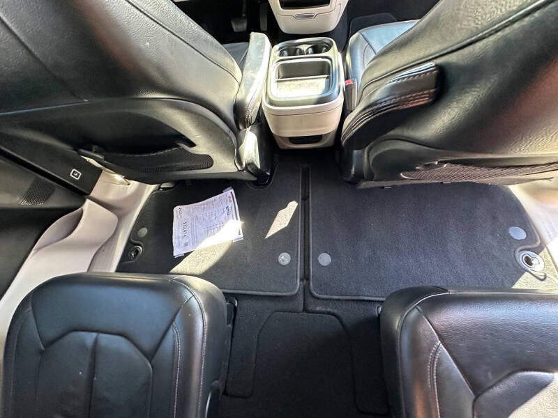 2017 Chrysler Pacifica Touring-L