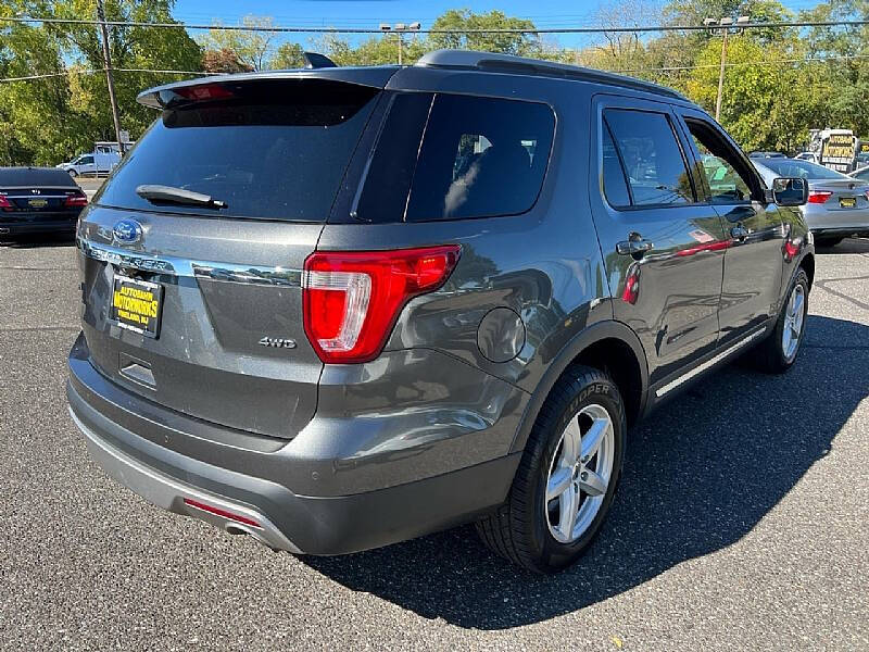 2017 Ford Explorer XLT photo 7