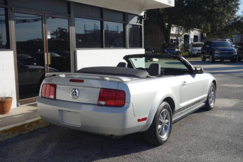 2005 Ford Mustang V6 Deluxe