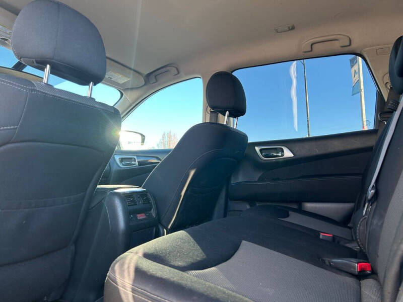 2017 Nissan Pathfinder SV