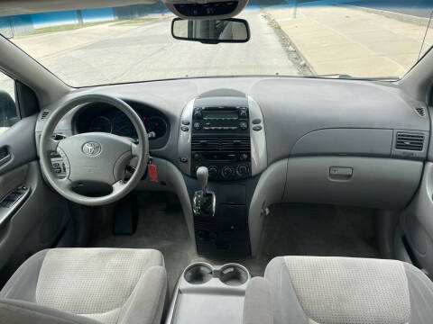 2007 Toyota Sienna LE 8-Passenger