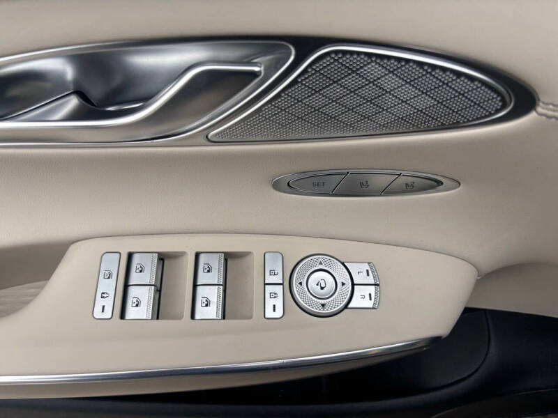 2023 Genesis GV70 2.5T Standard