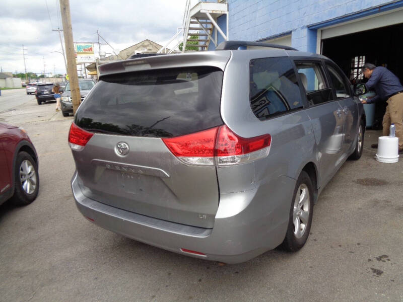2011 Toyota Sienna LE 8-Passenger