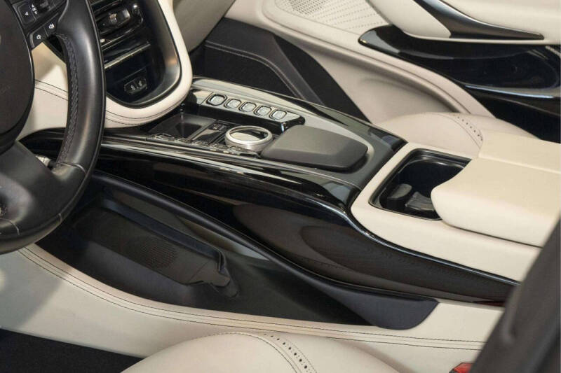 2024 Aston Martin DBX