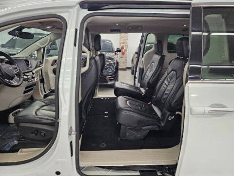 2017 Chrysler Pacifica Touring-L