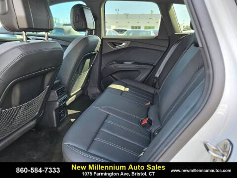 2025 Audi Q4 e-tron quattro Premium 55