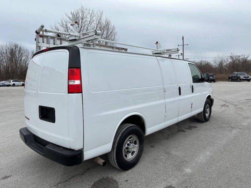 2022 Chevrolet Express 2500