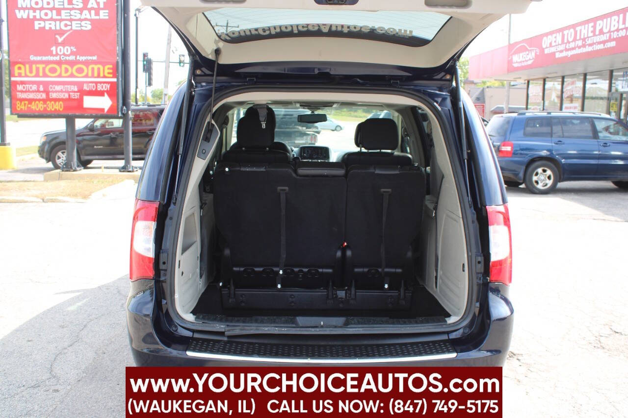 ChryslerTown and Country11