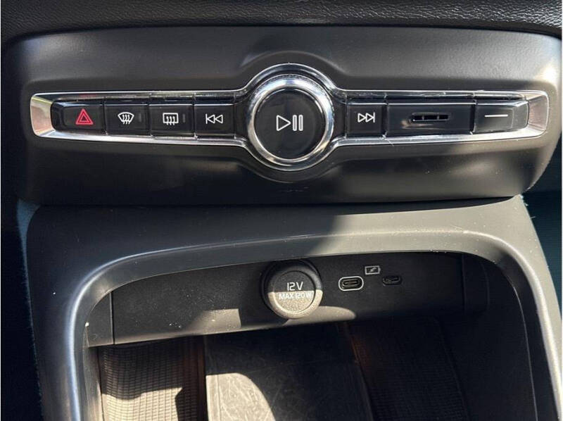 2022 Volvo C40 Recharge Pure Electric P8