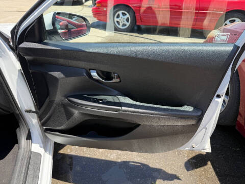 2020 Hyundai Veloster 2.0L