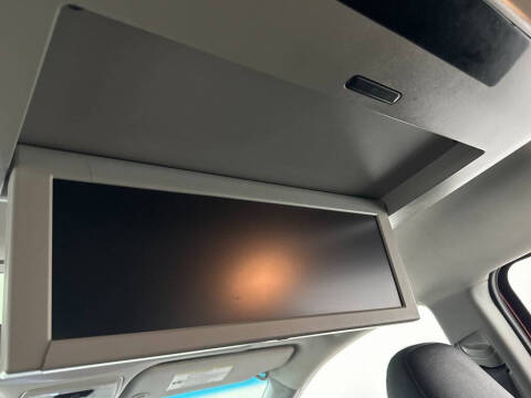 2017 Toyota Sienna SE Premium 8-Passenger