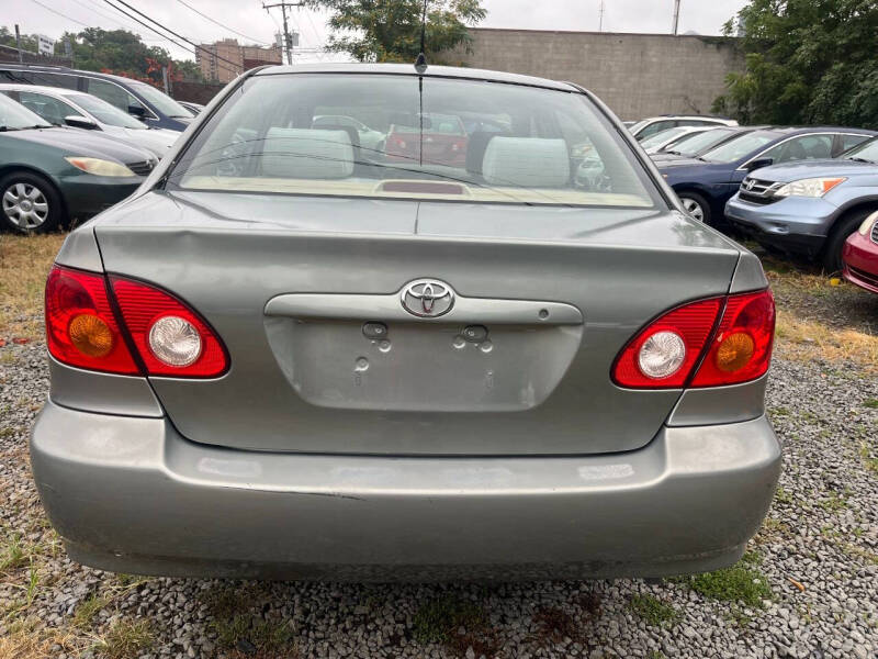 2004 Toyota Corolla CE photo 6