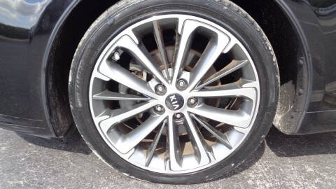 2017 Kia Cadenza Technology