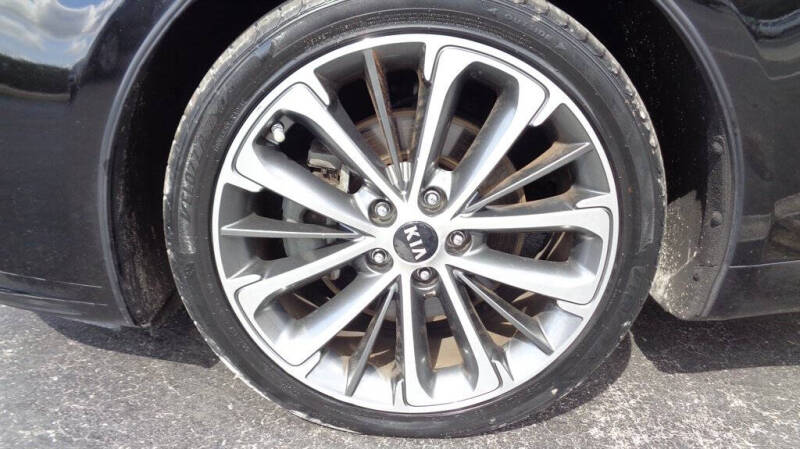 2017 Kia Cadenza Technology
