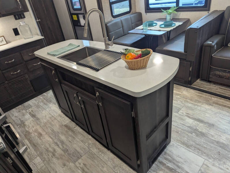 2020 Highland Ridge Open Range Lite 291RLS / 33ft