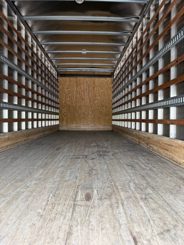 2023 Peterbilt 220