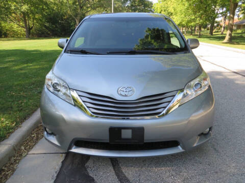 2017 Toyota Sienna XLE 8-Passenger