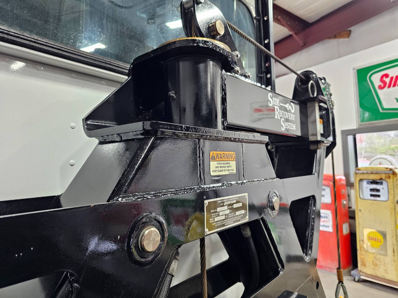2020 Peterbilt 337 16