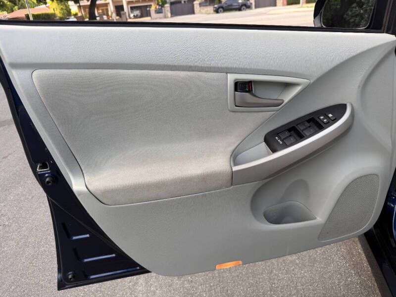 2012 Toyota Prius Two