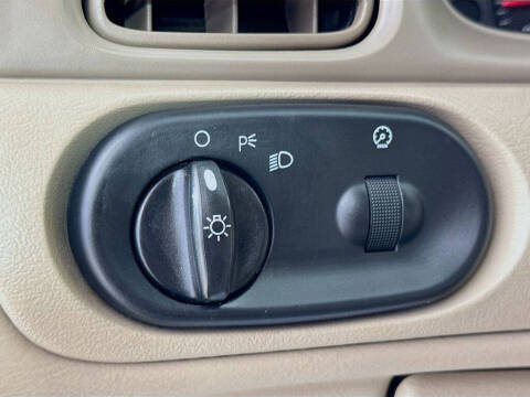 2004 Ford Taurus SES