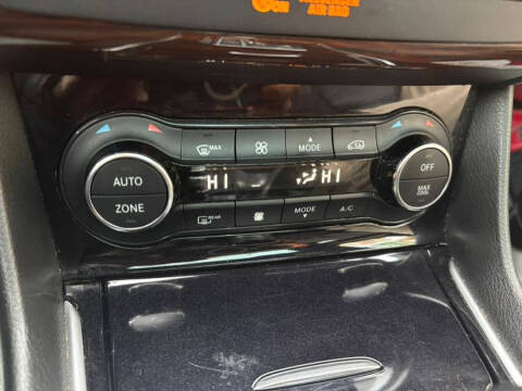 2017 Infiniti QX30 Premium