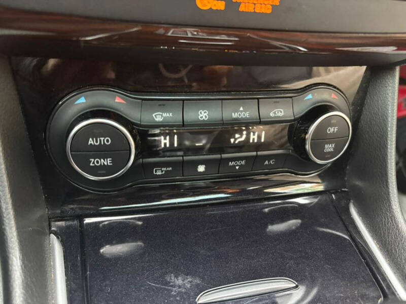 2017 Infiniti QX30 Premium