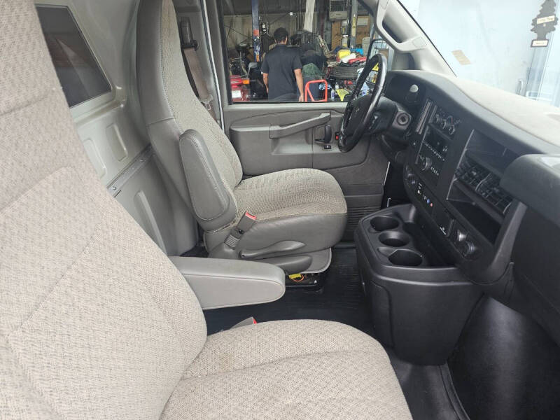 2022 Chevrolet Express 3500