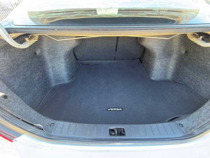 2019 Nissan Versa S Plus