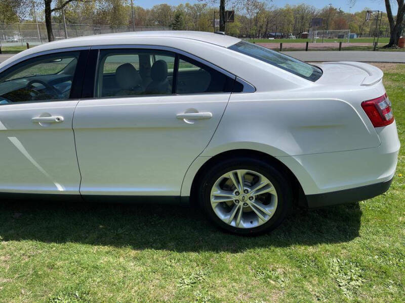 2014 Ford Taurus SEL