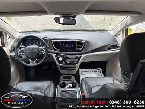 2017 Chrysler Pacifica Touring-L Plus