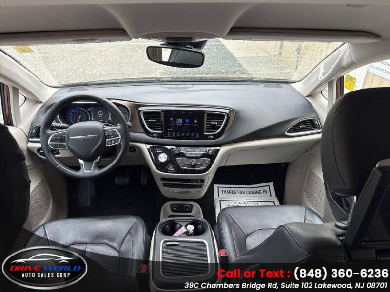 2017 Chrysler Pacifica Touring-L Plus
