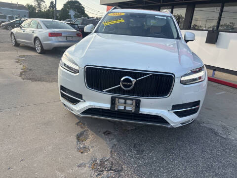 2016 Volvo XC90 T6 Momentum