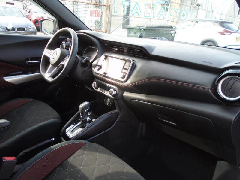 2019 Nissan Kicks SR