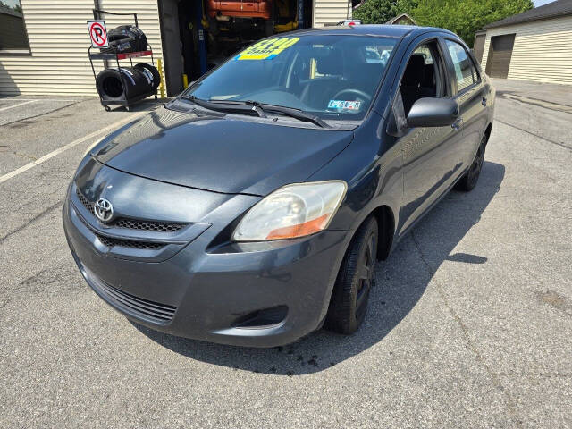 2007 Toyota Yaris for sale at QUEENSGATE AUTO SALES in York, PA