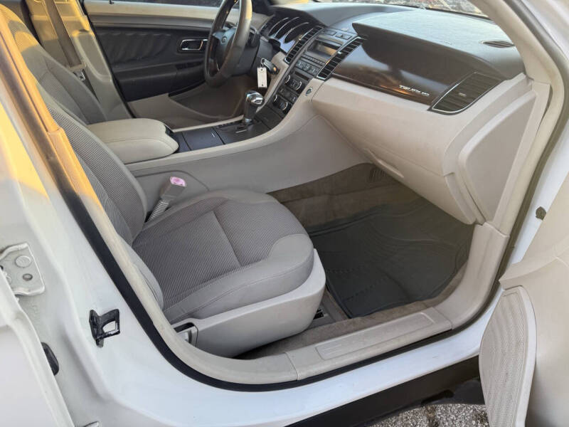 2011 Ford Taurus SEL