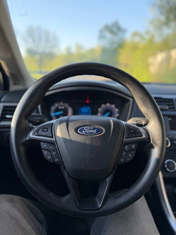 2018 Ford Fusion S - Photo 9