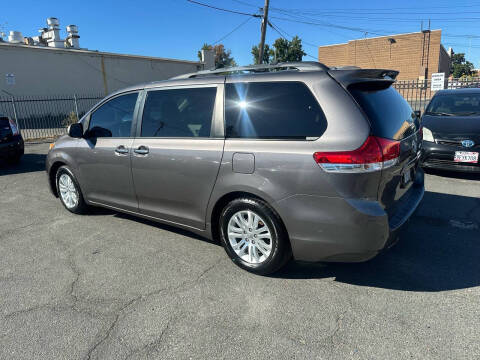 2014 Toyota Sienna XLE 8-Passenger