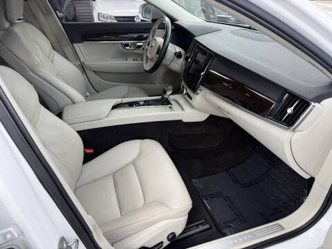 2017 Volvo S90 T6 Momentum