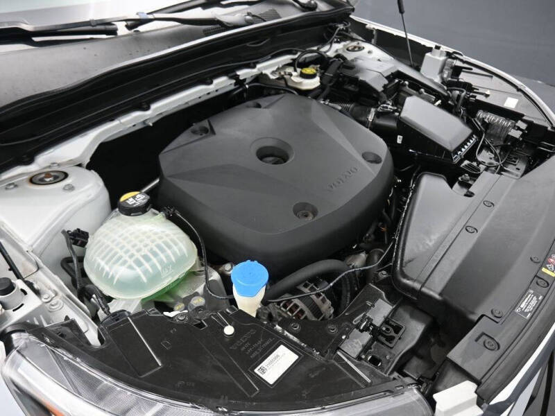 2021 Volvo XC40 T5 Momentum