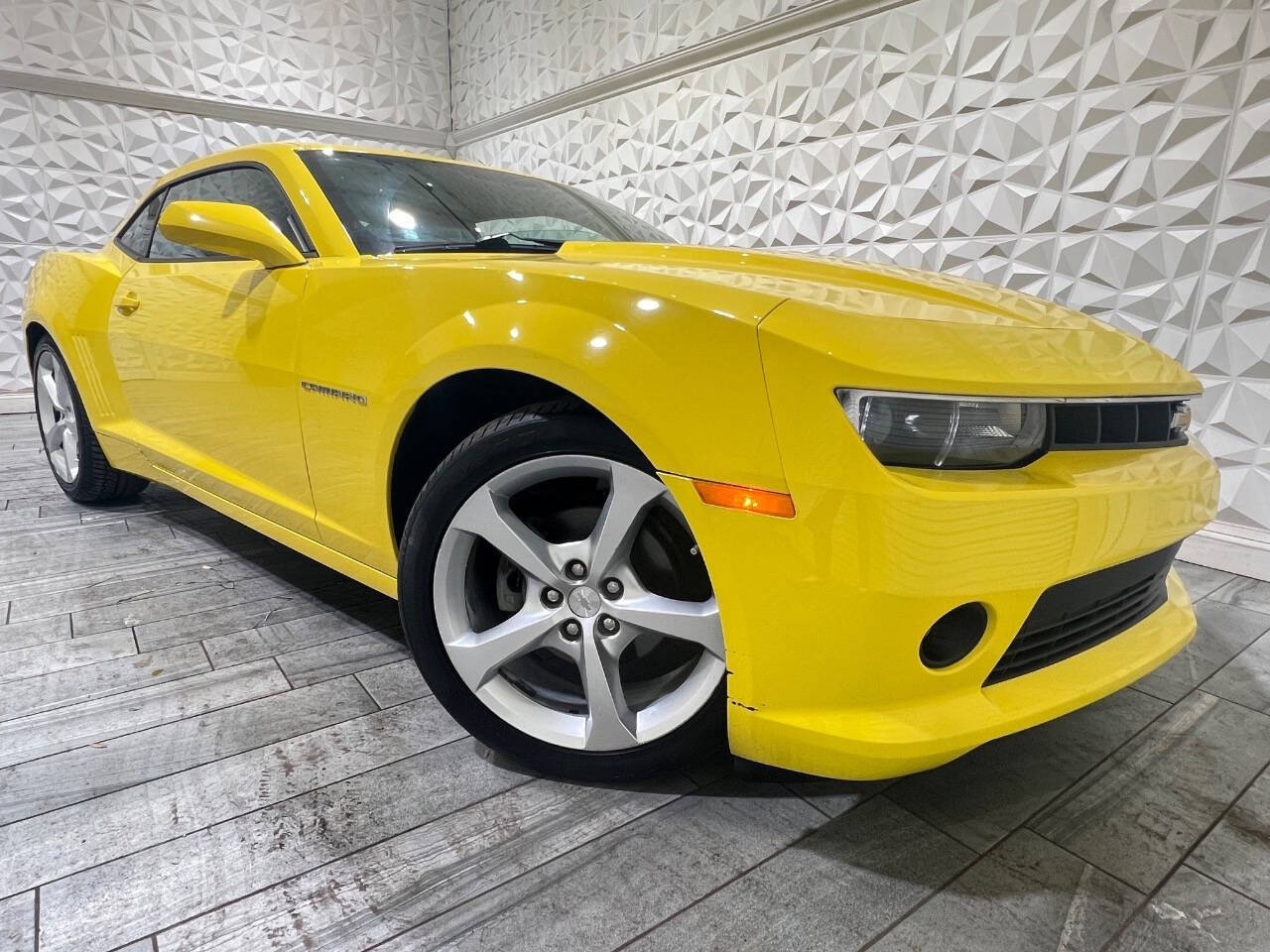 2015 Chevrolet Camaro 2LT photo 18