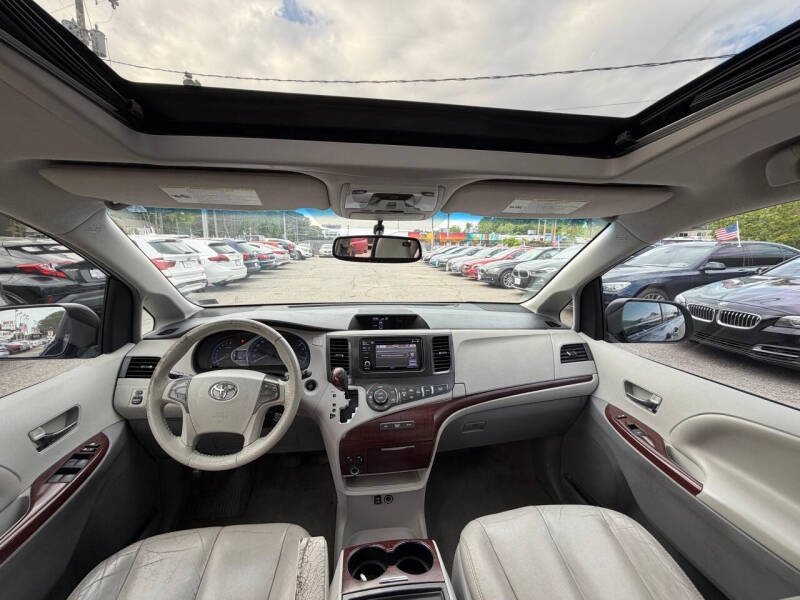 2012 Toyota Sienna XLE 8-Passenger