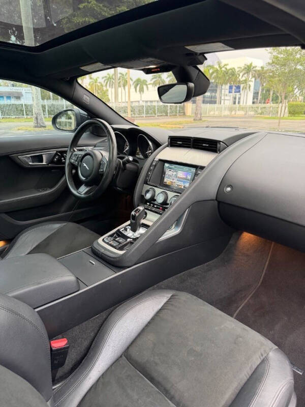 2017 Jaguar F-TYPE Premium