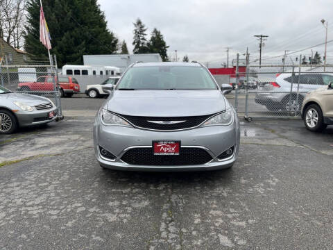 2017 Chrysler Pacifica Touring-L Plus