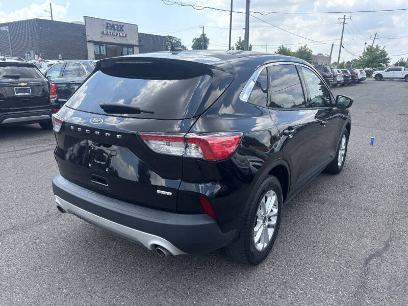 2020 Ford Escape SE