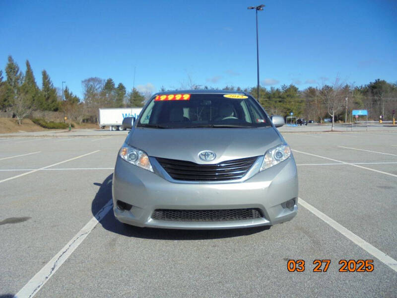 2013 Toyota Sienna LE 7-Passenger