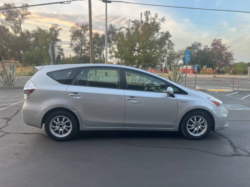 2013 Toyota Prius v Two