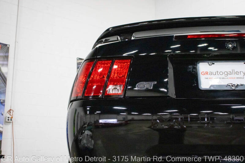2004 Ford Mustang GT Deluxe