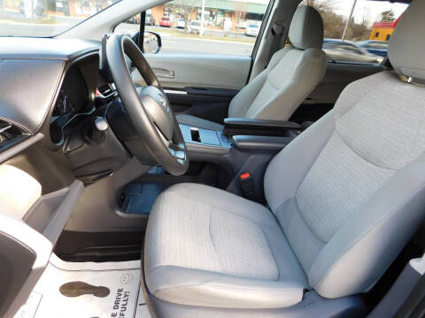 2021 Toyota Sienna LE 8-Passenger