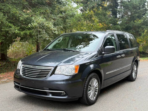 2014 Chrysler Town and Country for sale at Venture Auto Sales in Puyallup WA